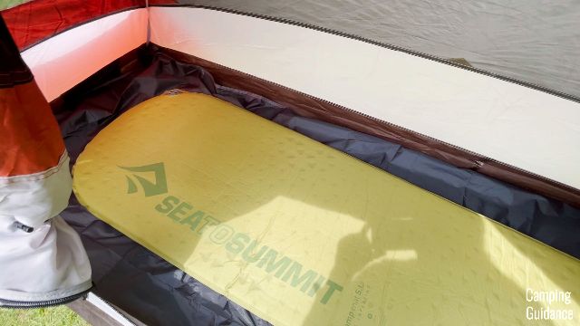 A single sleeping pad in the Alps Mountaineering Lynx 1