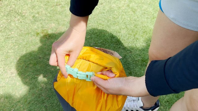 The carry bag of the Coleman PEAK1 2.